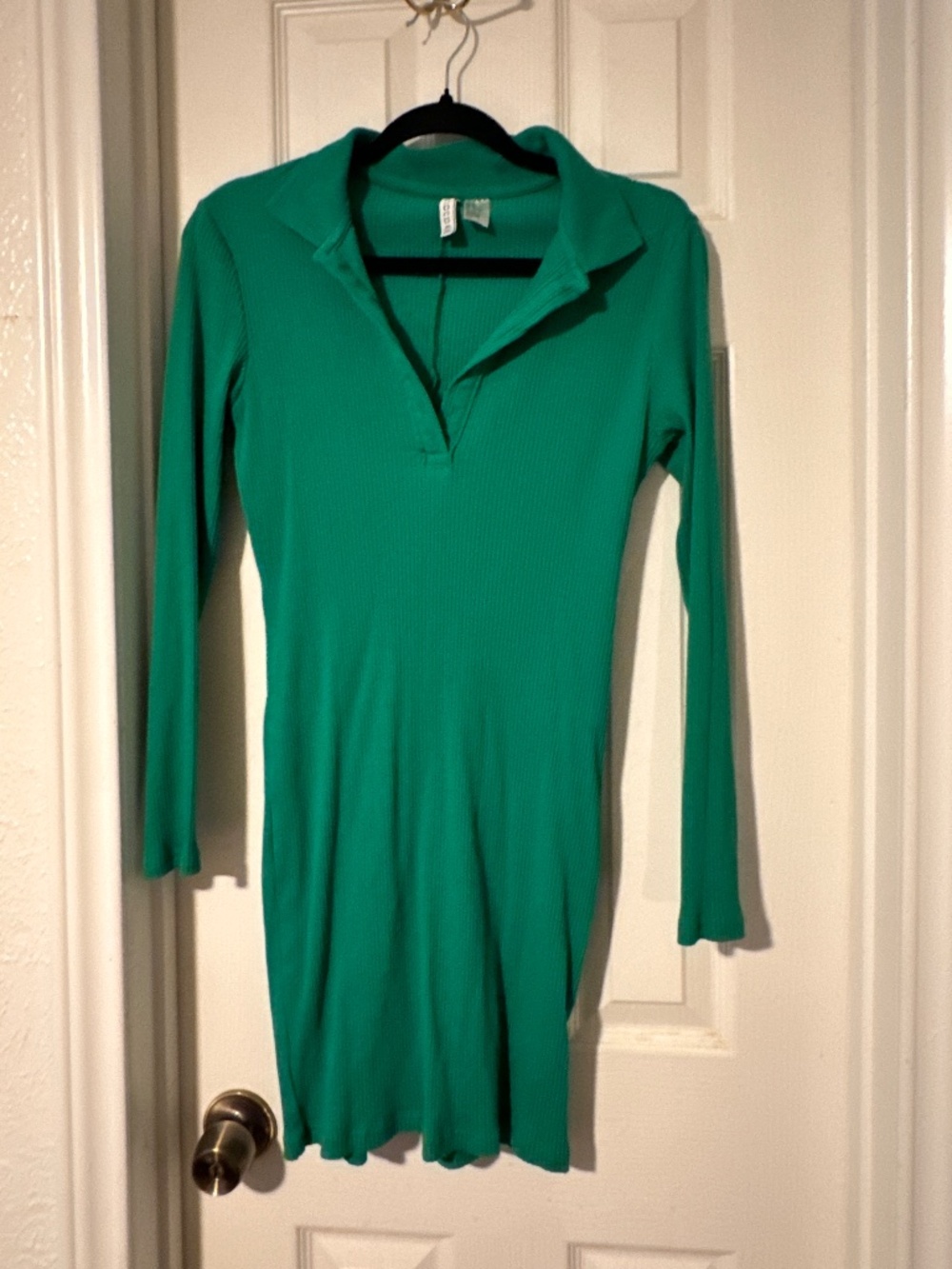 Green long sleeve dress